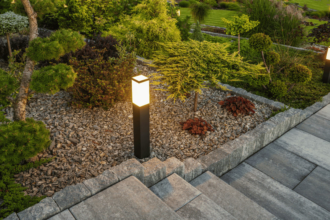Residential landscape lighting system providing balanced illumination across walkways and outdoor areas